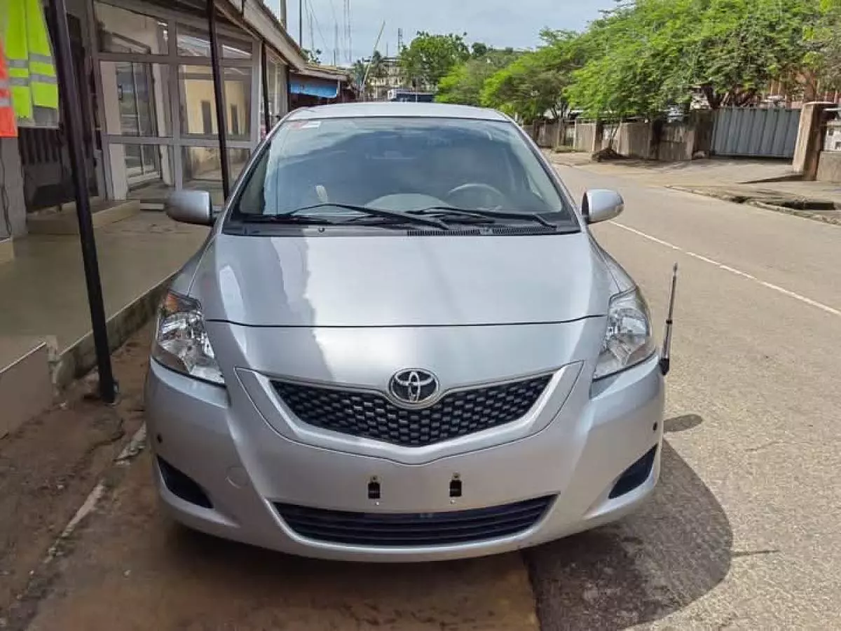 Toyota Belta   - 2010