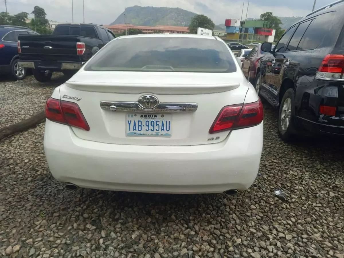 Toyota Camry   - 2010