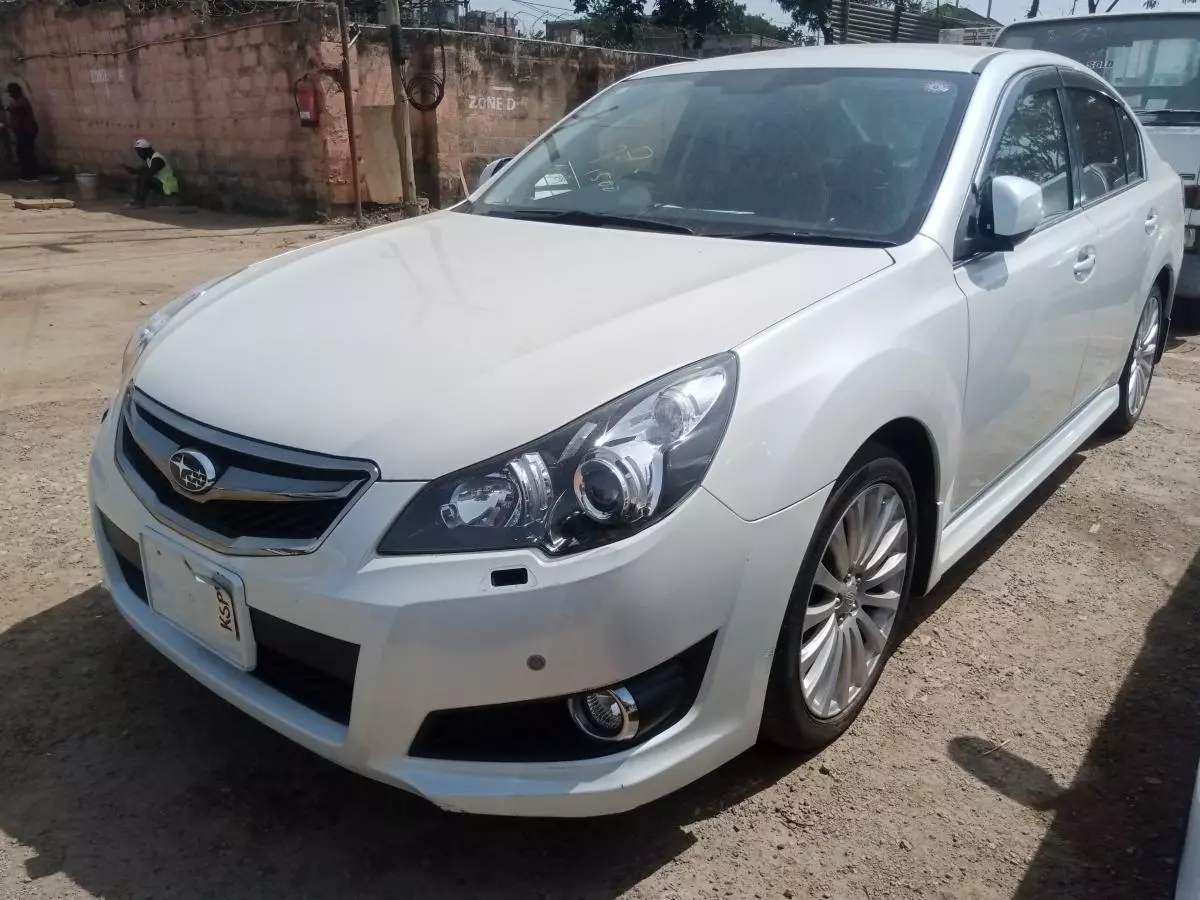 Subaru Legacy   - 2009