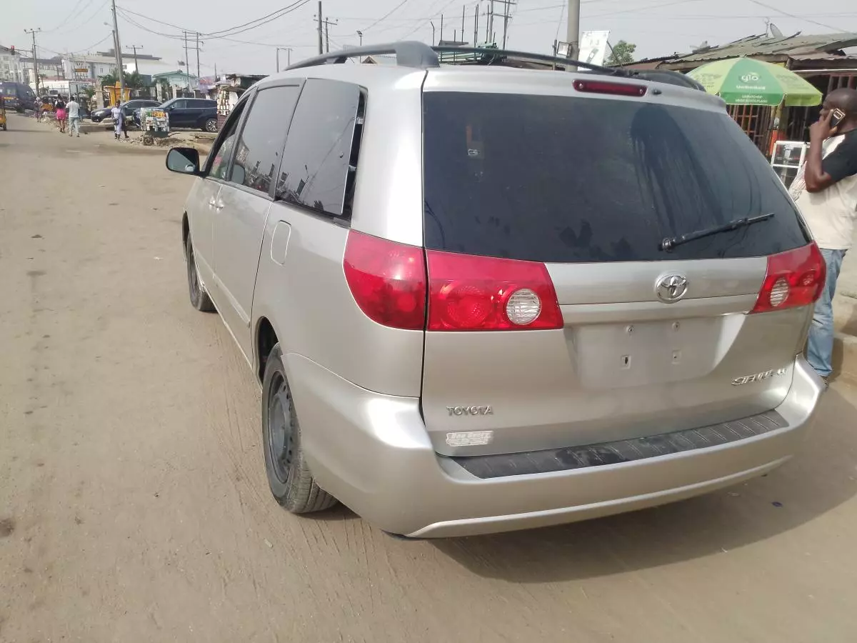 Toyota Sienna   - 2008