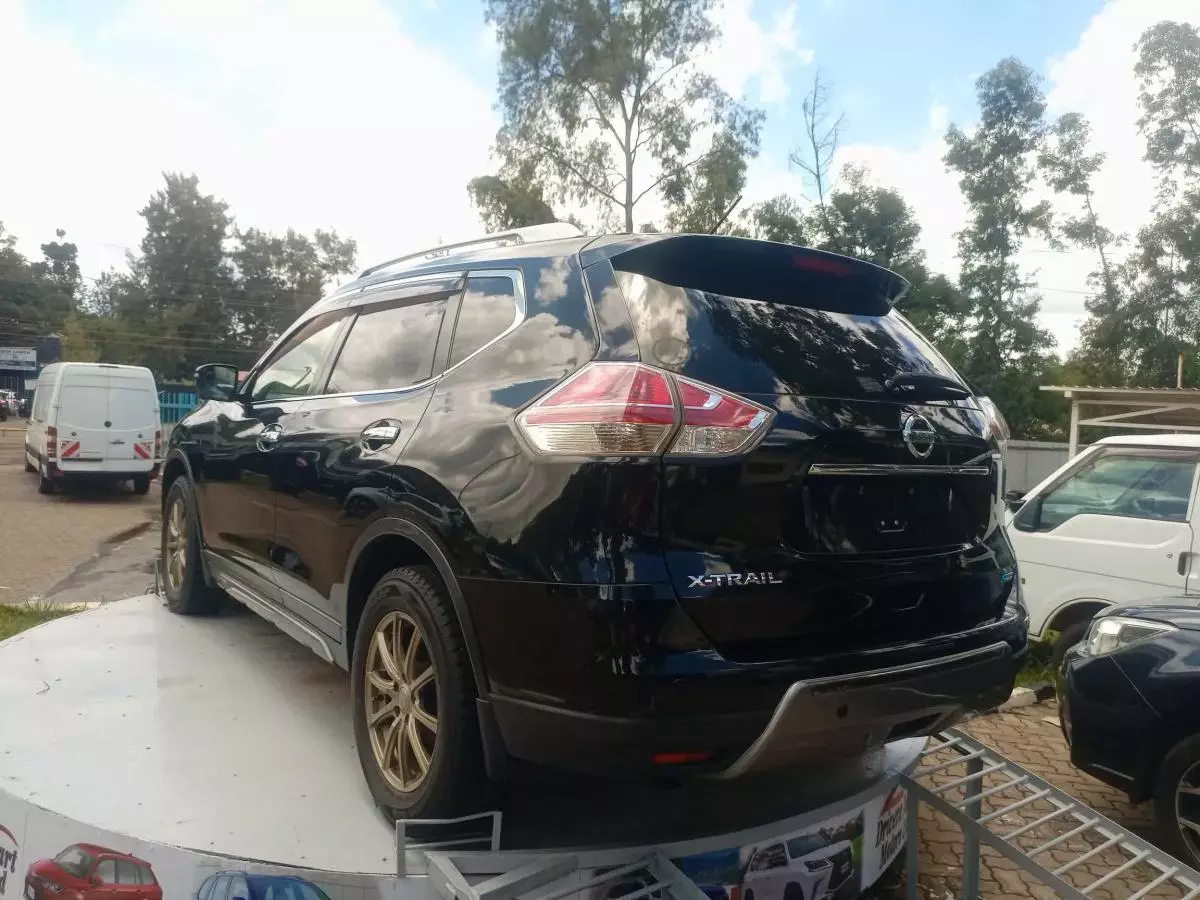 Nissan X-TRAIL   - 2015