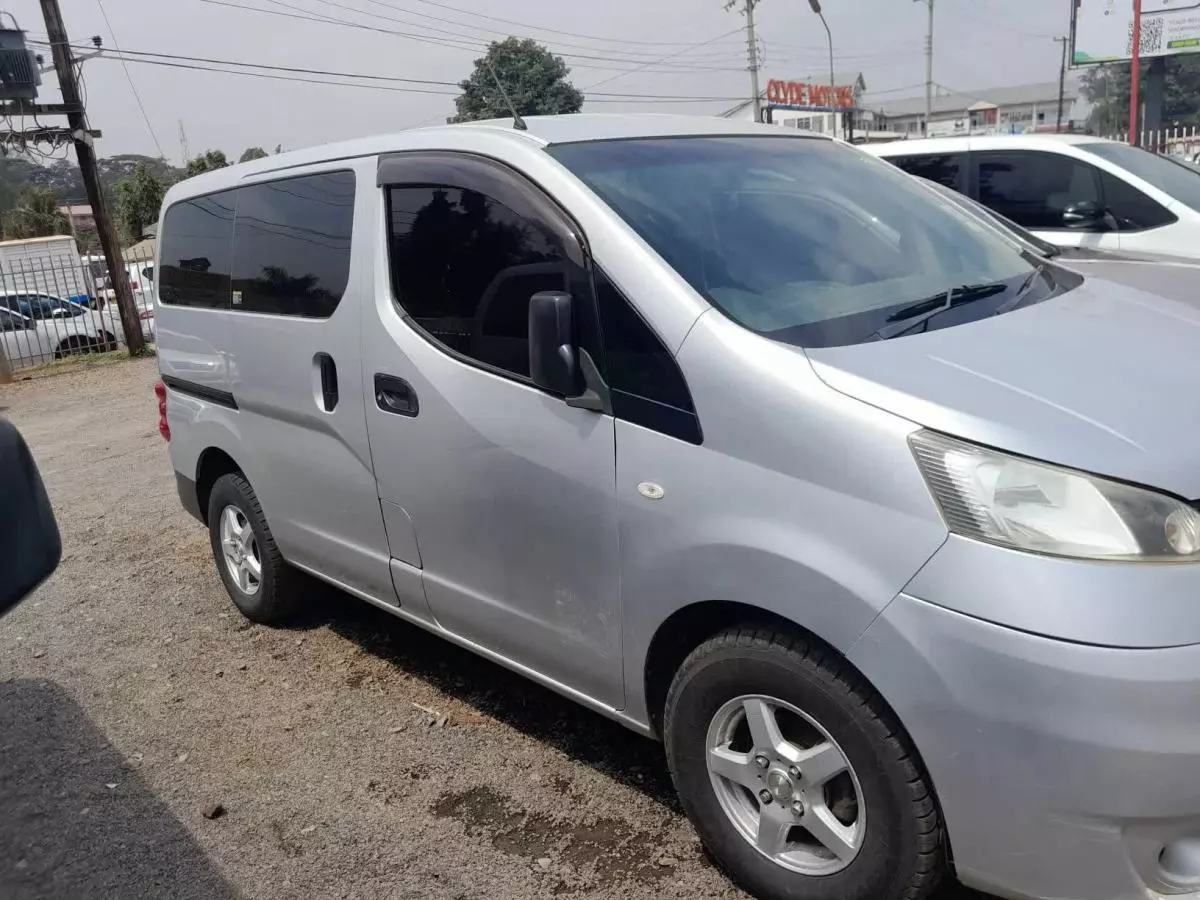 Nissan NV200 - 2012