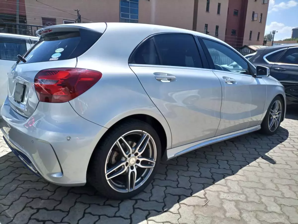Mercedes-Benz A 180 - 2015
