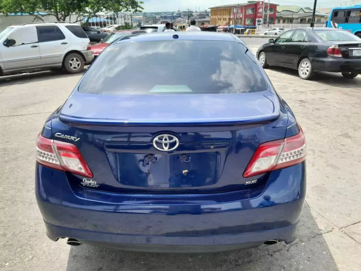 Toyota Camry   - 2011