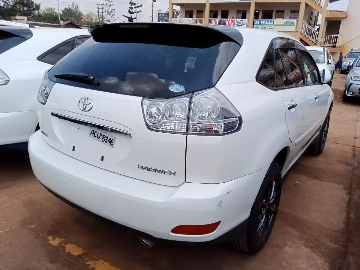 Toyota Harrier   - 2011