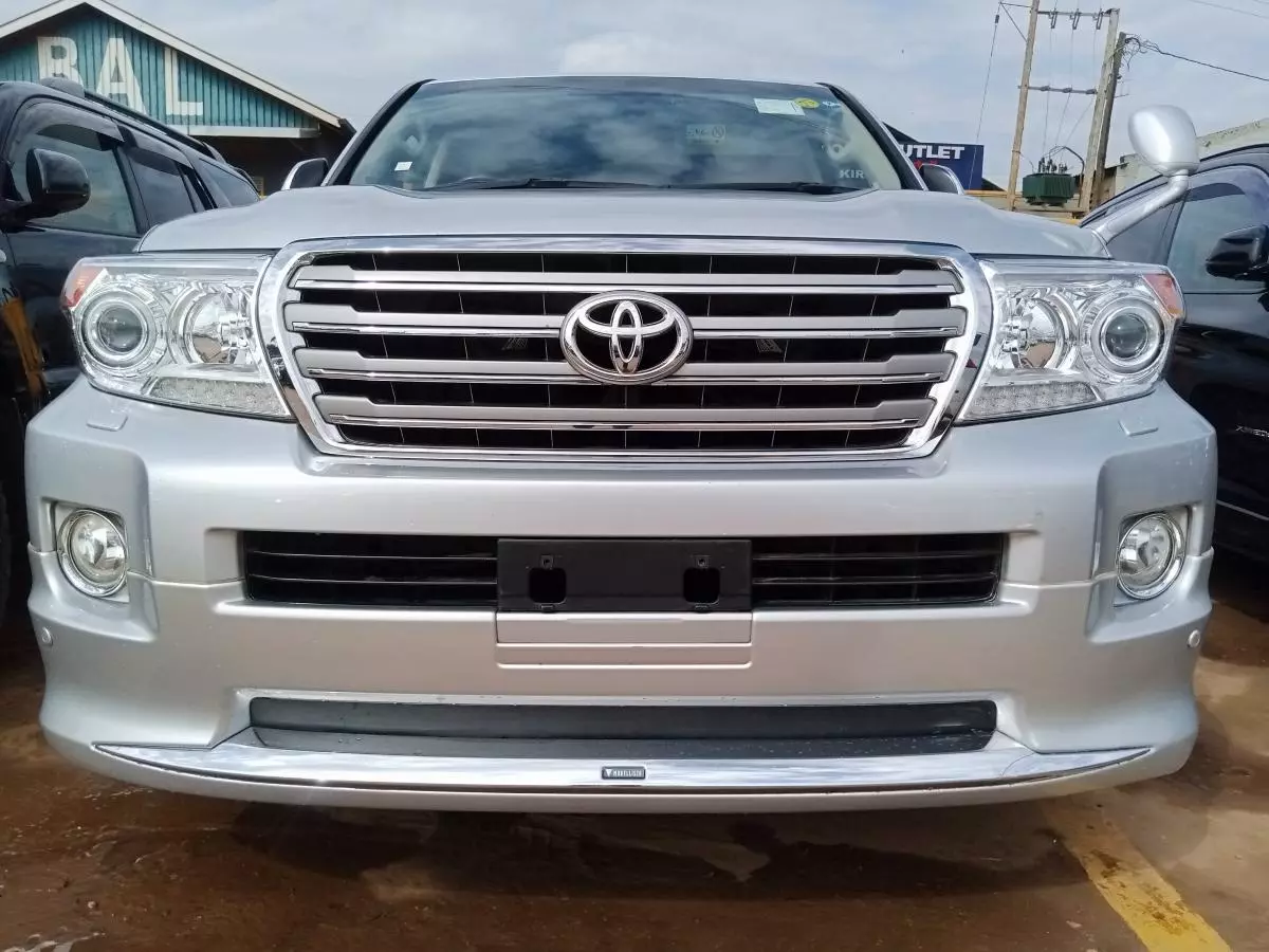 Toyota Landcruiser  V8   - 2018