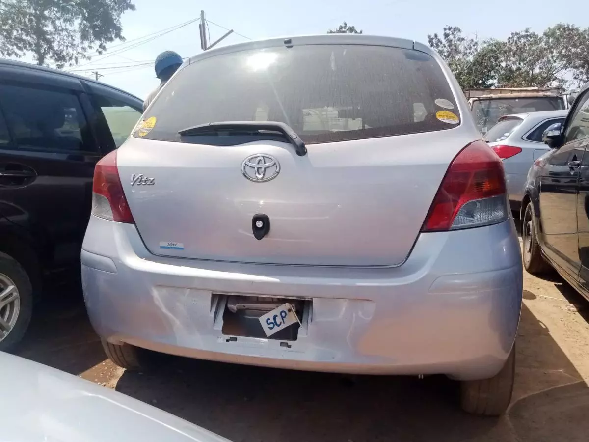 Toyota Vitz   - 2009