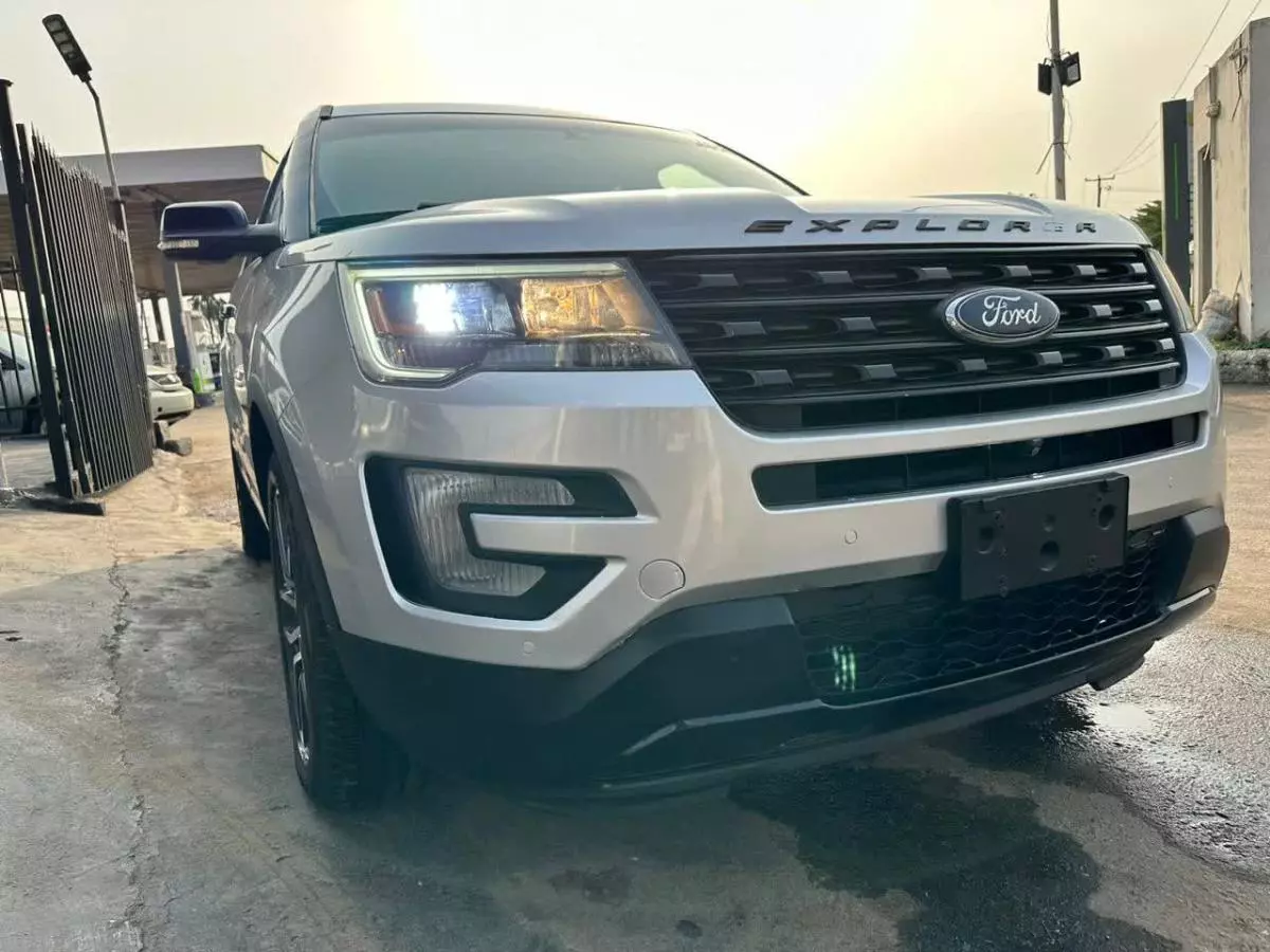 Ford Explorer   - 2017