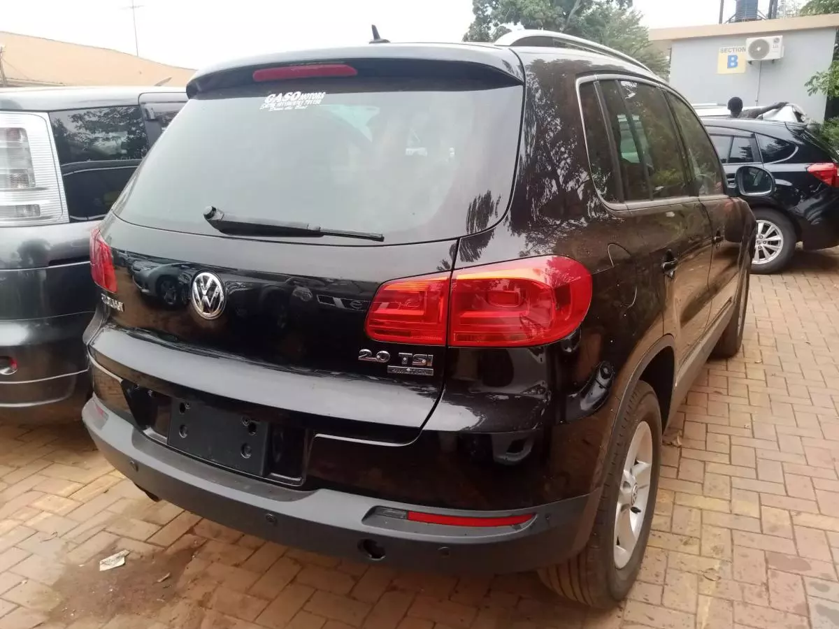 Volkswagen Tiguan   - 2014