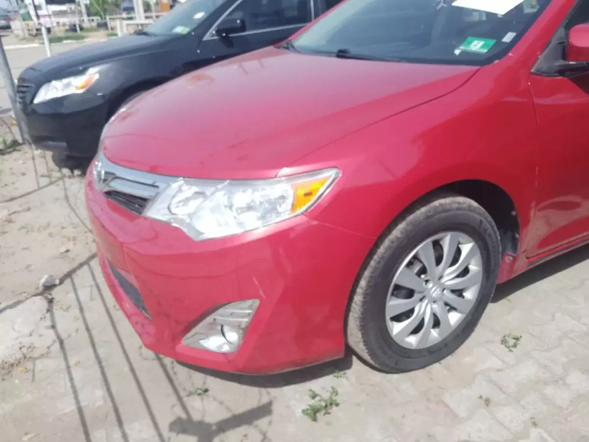 Toyota Camry   - 2014