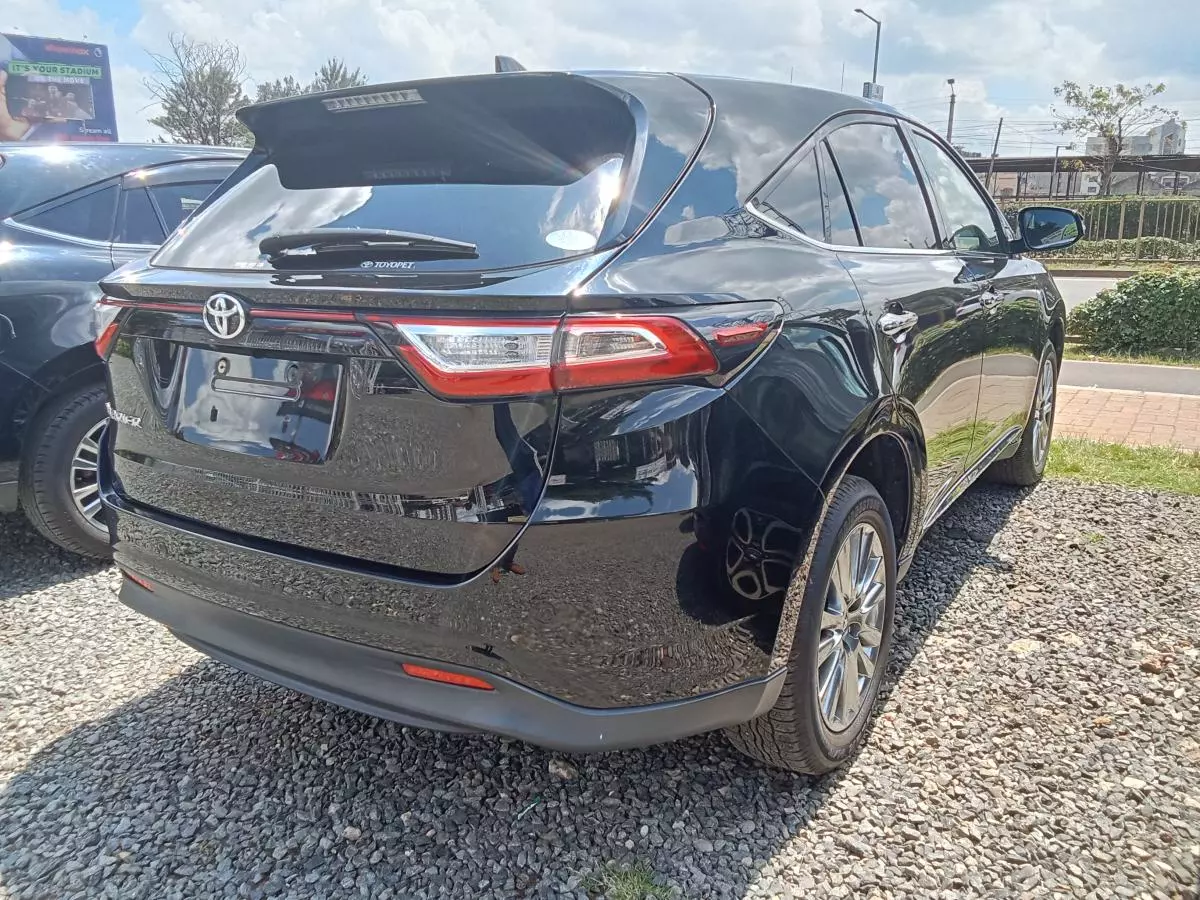 Toyota Harrier   - 2017