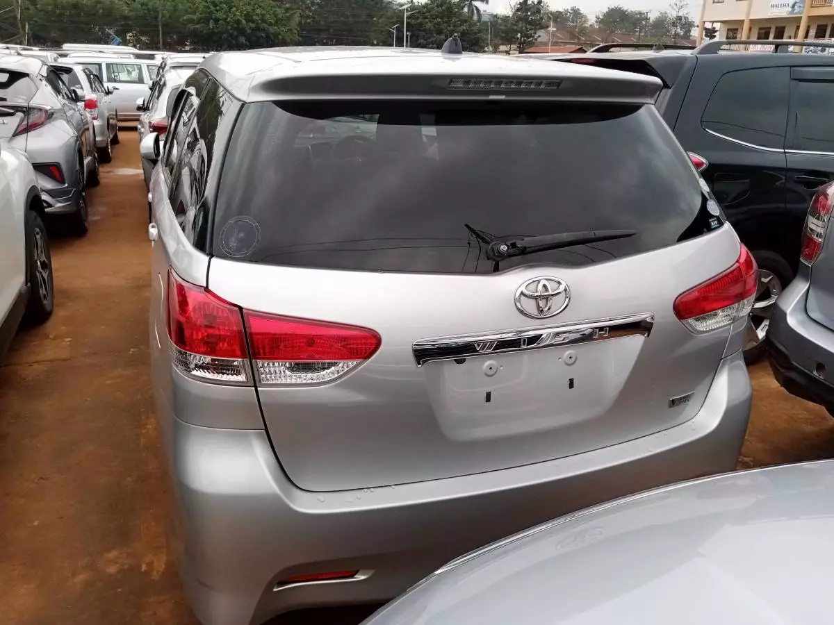 Toyota Wish   - 2012