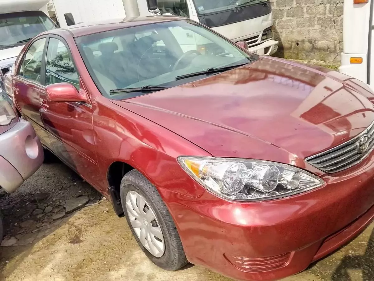 Toyota Camry   - 2005