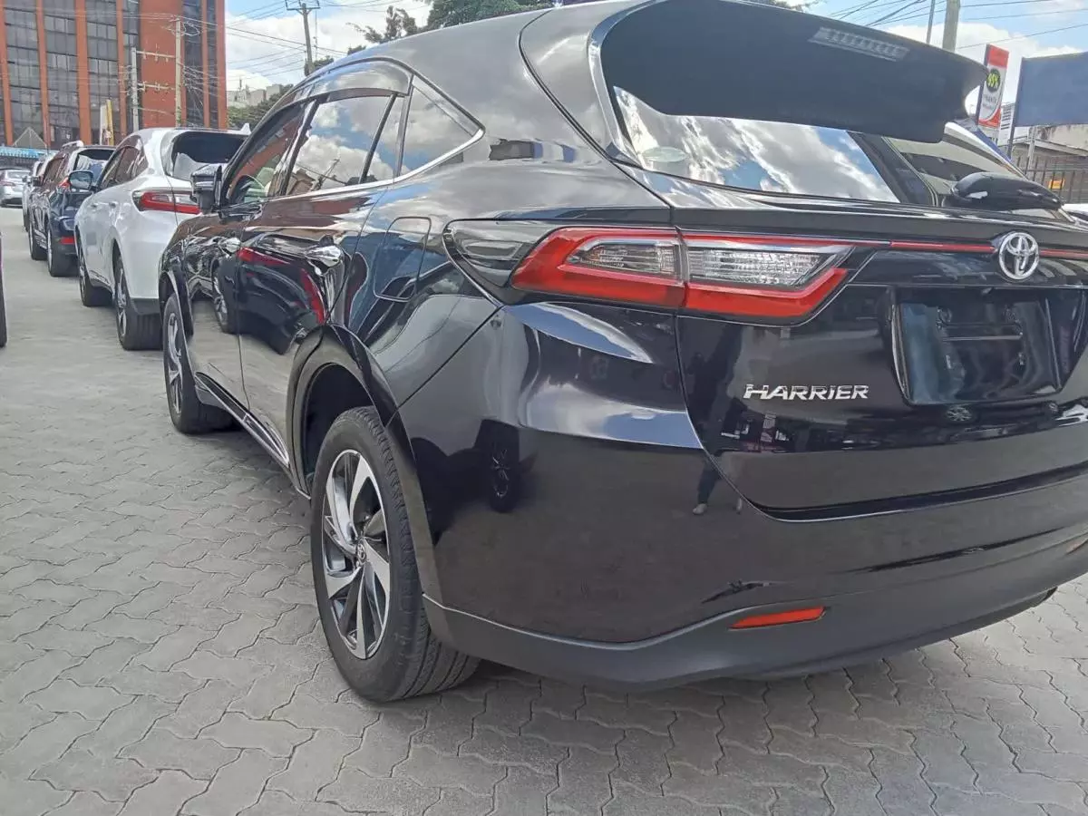 Toyota Harrier   - 2017