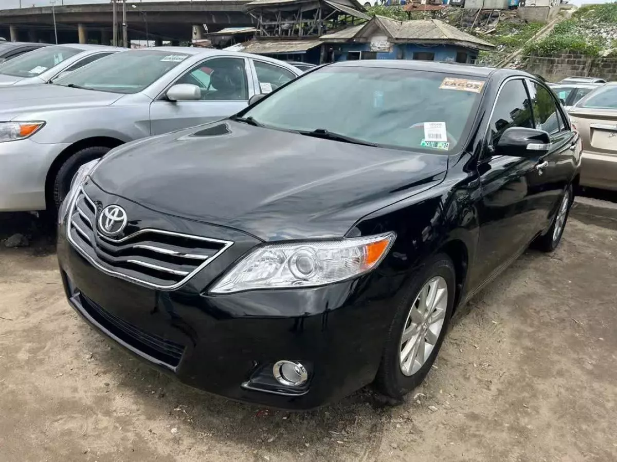 Toyota Camry   - 2011