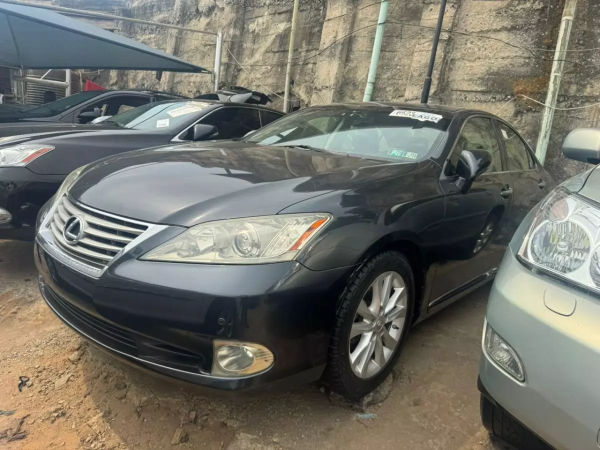 Lexus ES 350   - 2010