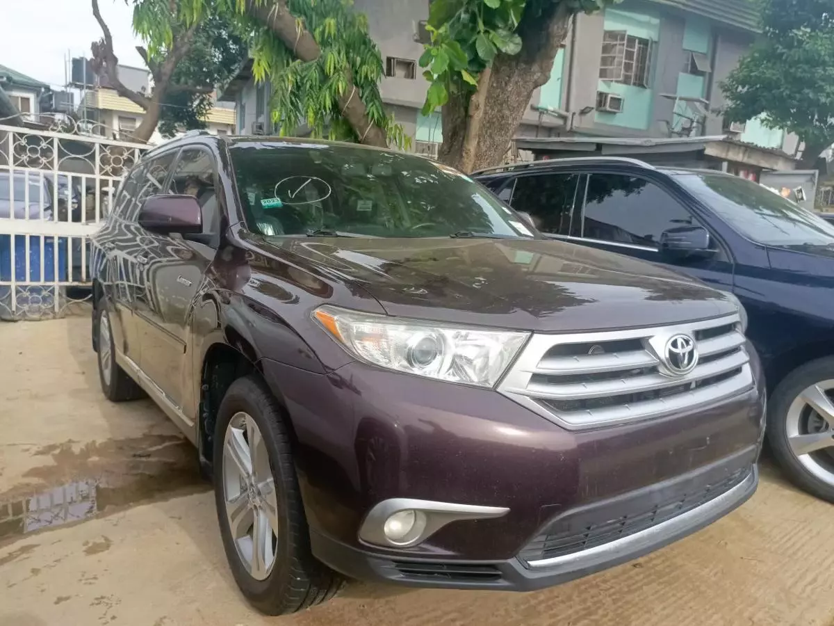 Toyota Highlander   - 2013