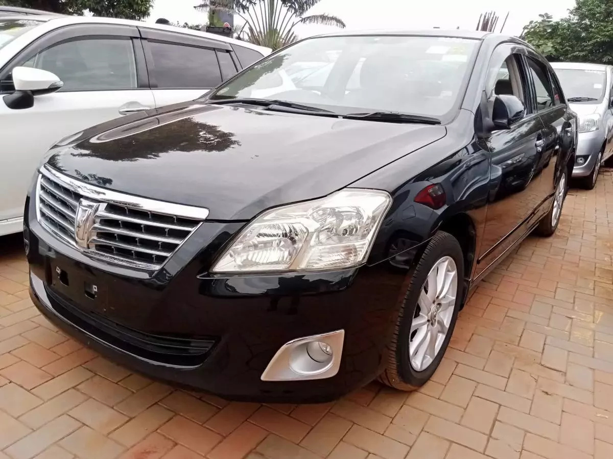 Toyota Premio    - 2011