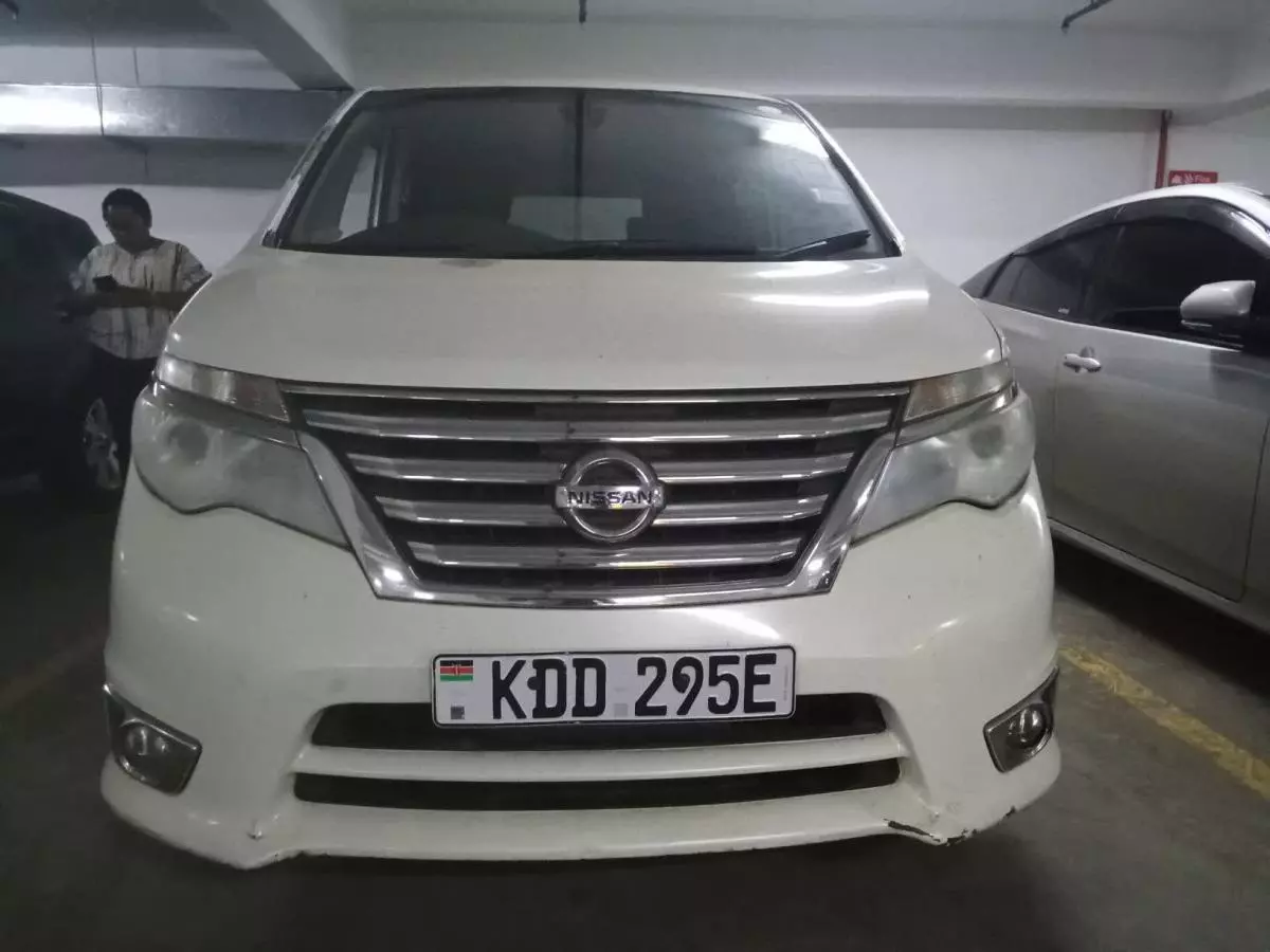 Nissan Serena   - 2014