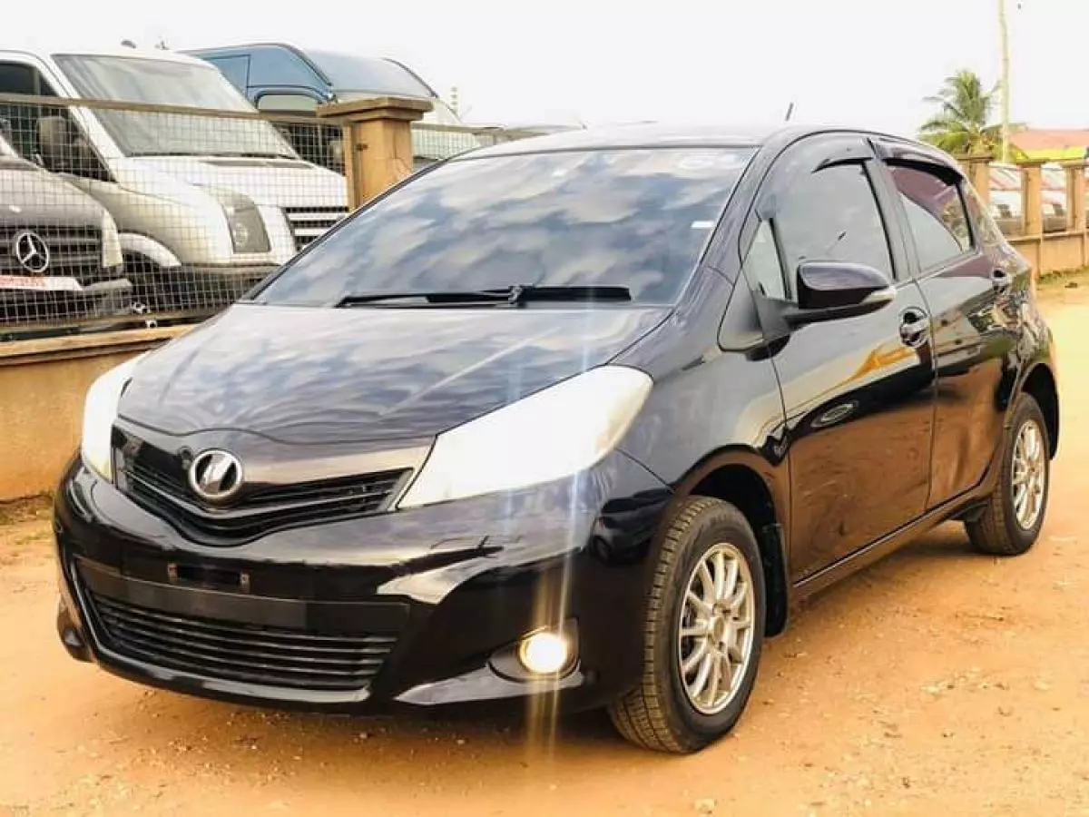 Toyota Vitz   - 2013