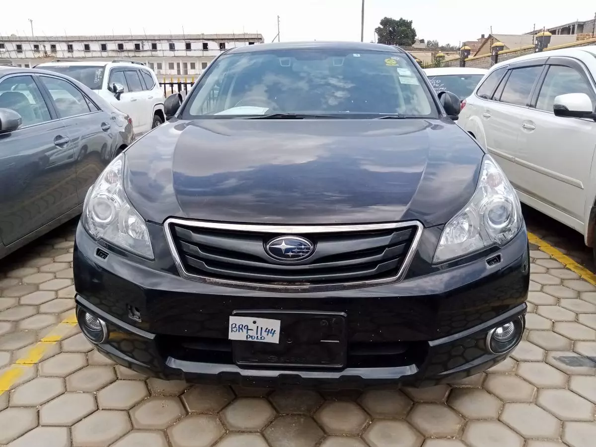 Subaru Outback   - 2011