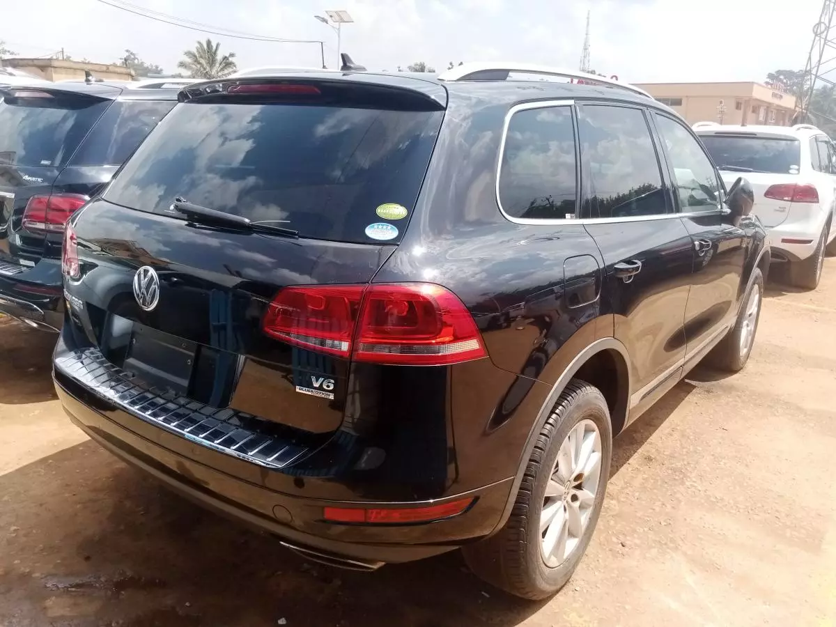 Volkswagen Touareg   - 2011