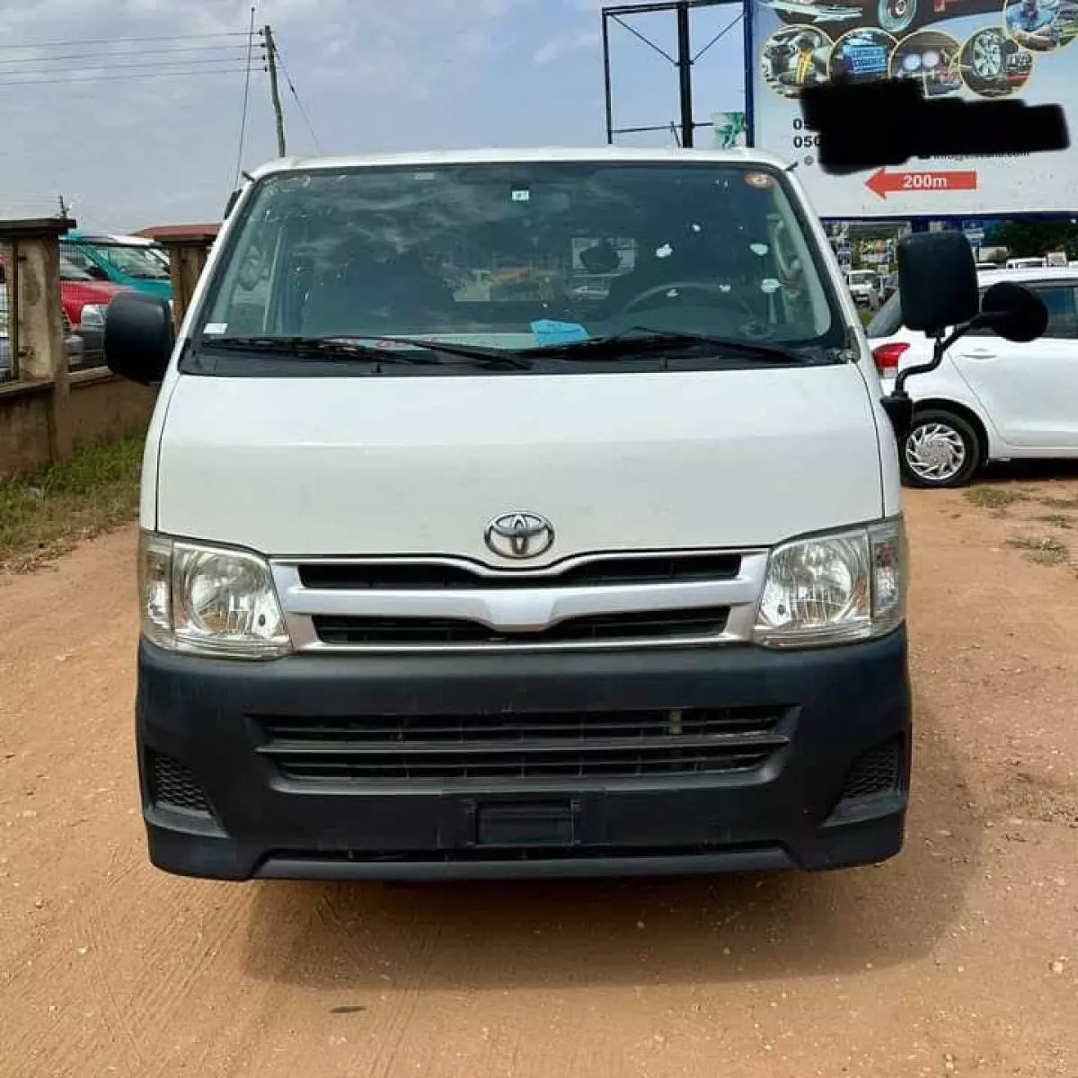 Toyota Hiace   - 2012