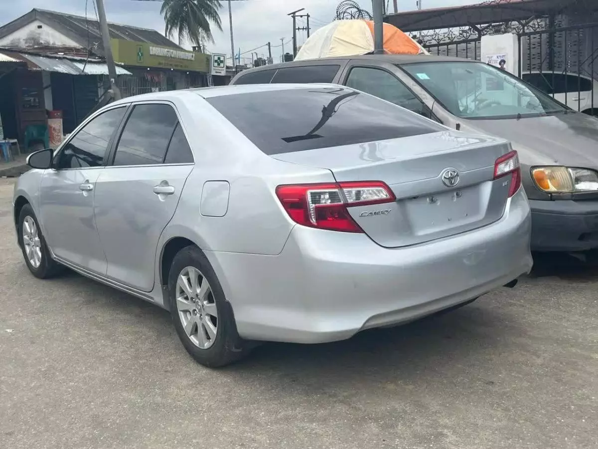 Toyota Camry   - 2013