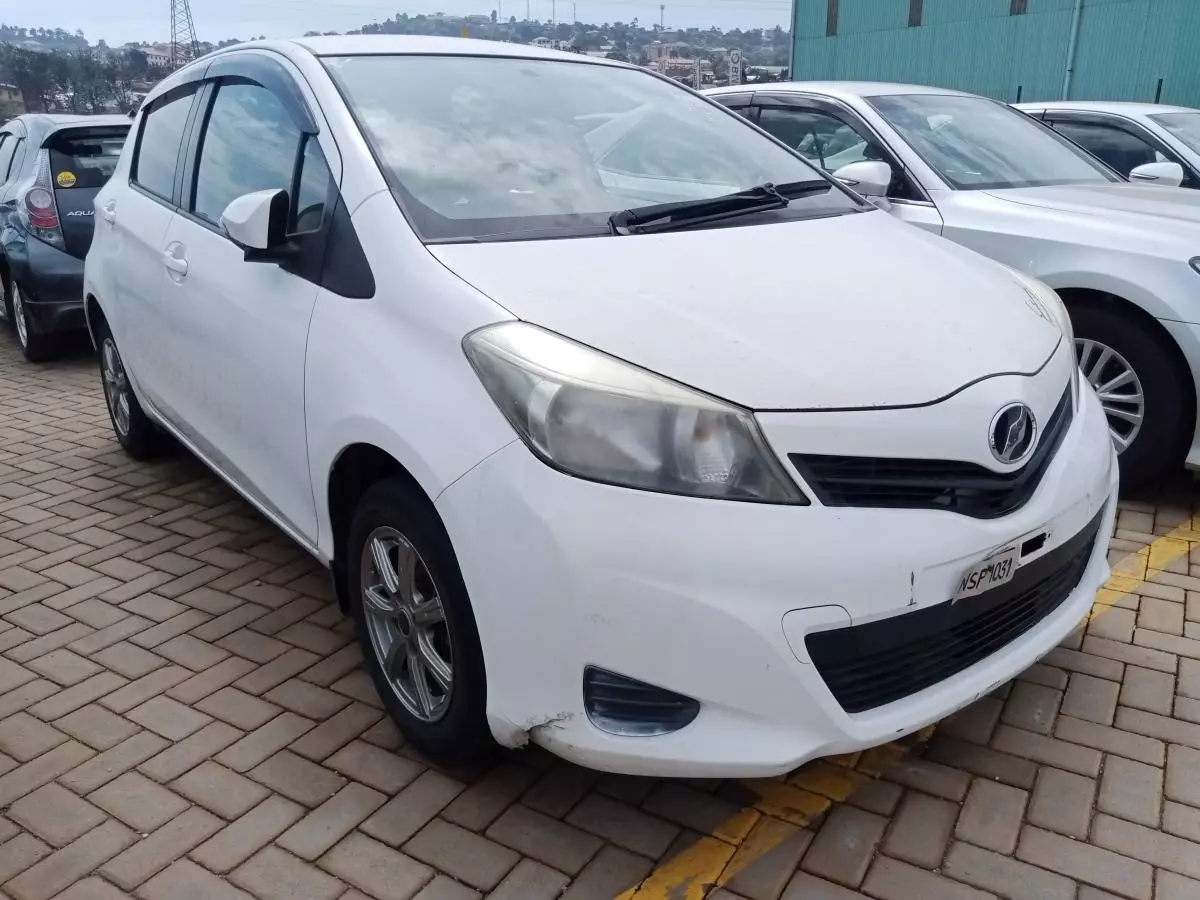 Toyota Vitz   - 2011