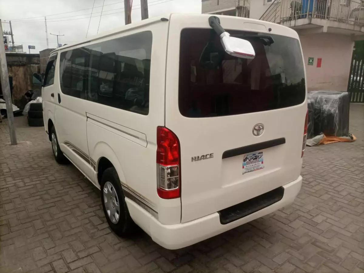 Toyota Hiace   - 2004