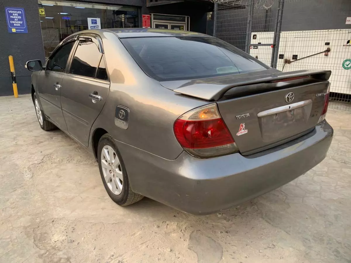 Toyota Camry   - 2005