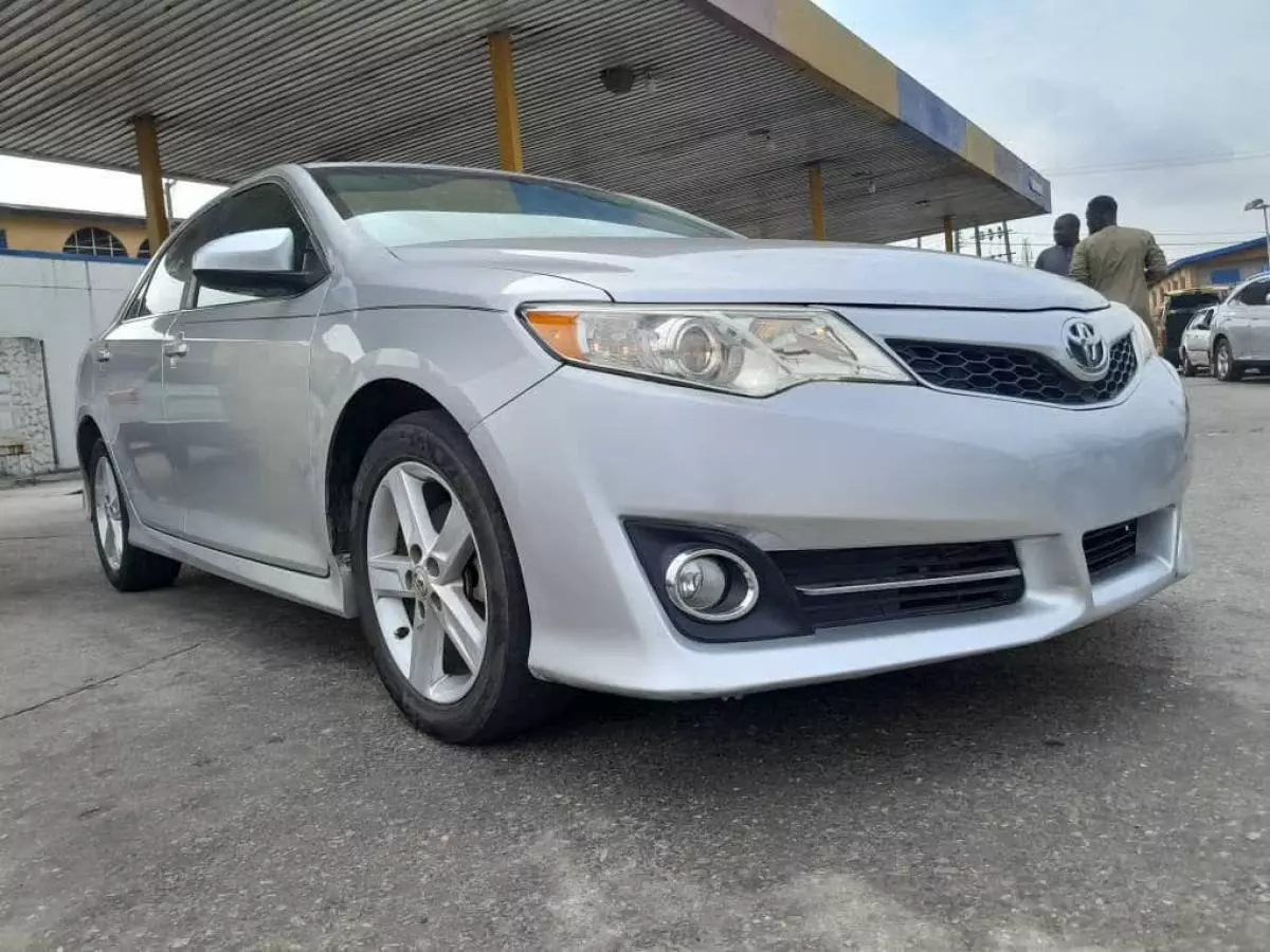 Toyota Camry   - 2012