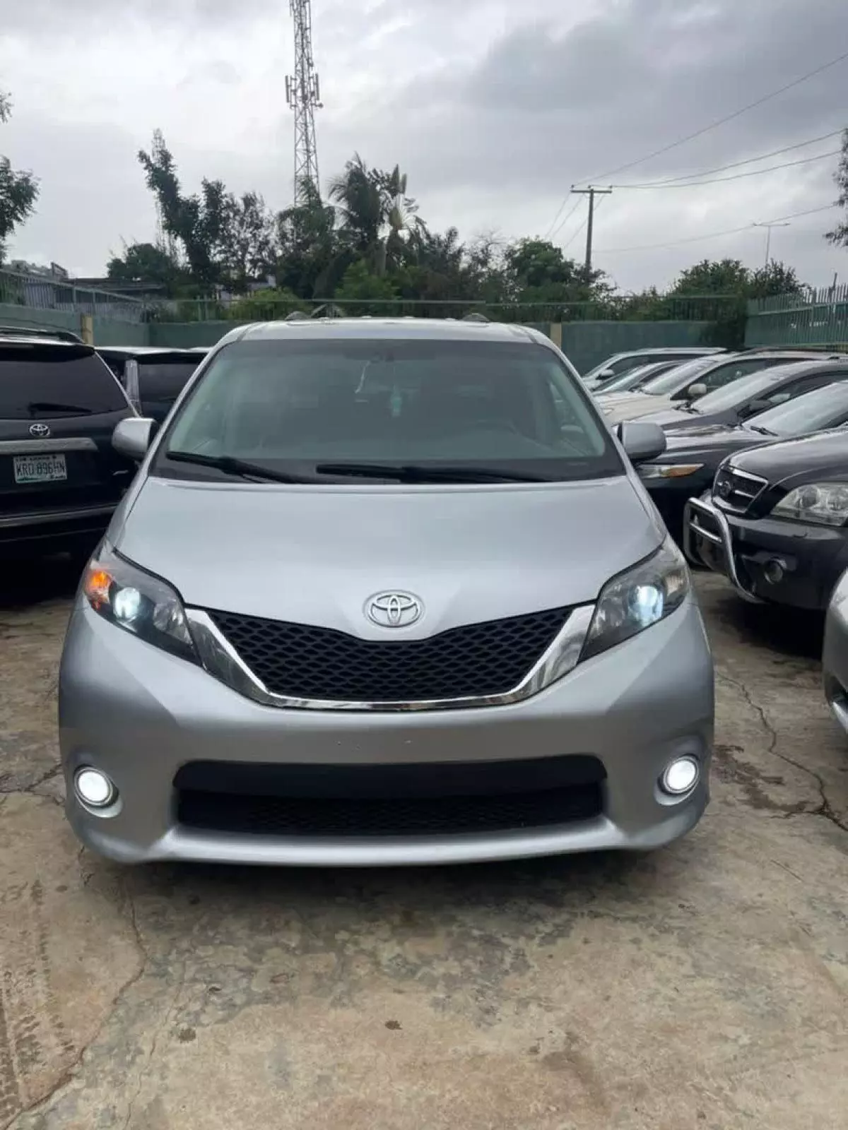 Toyota Sienna   - 2011