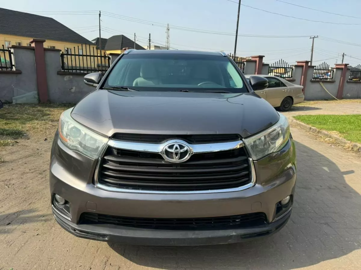 Toyota Highlander   - 2016