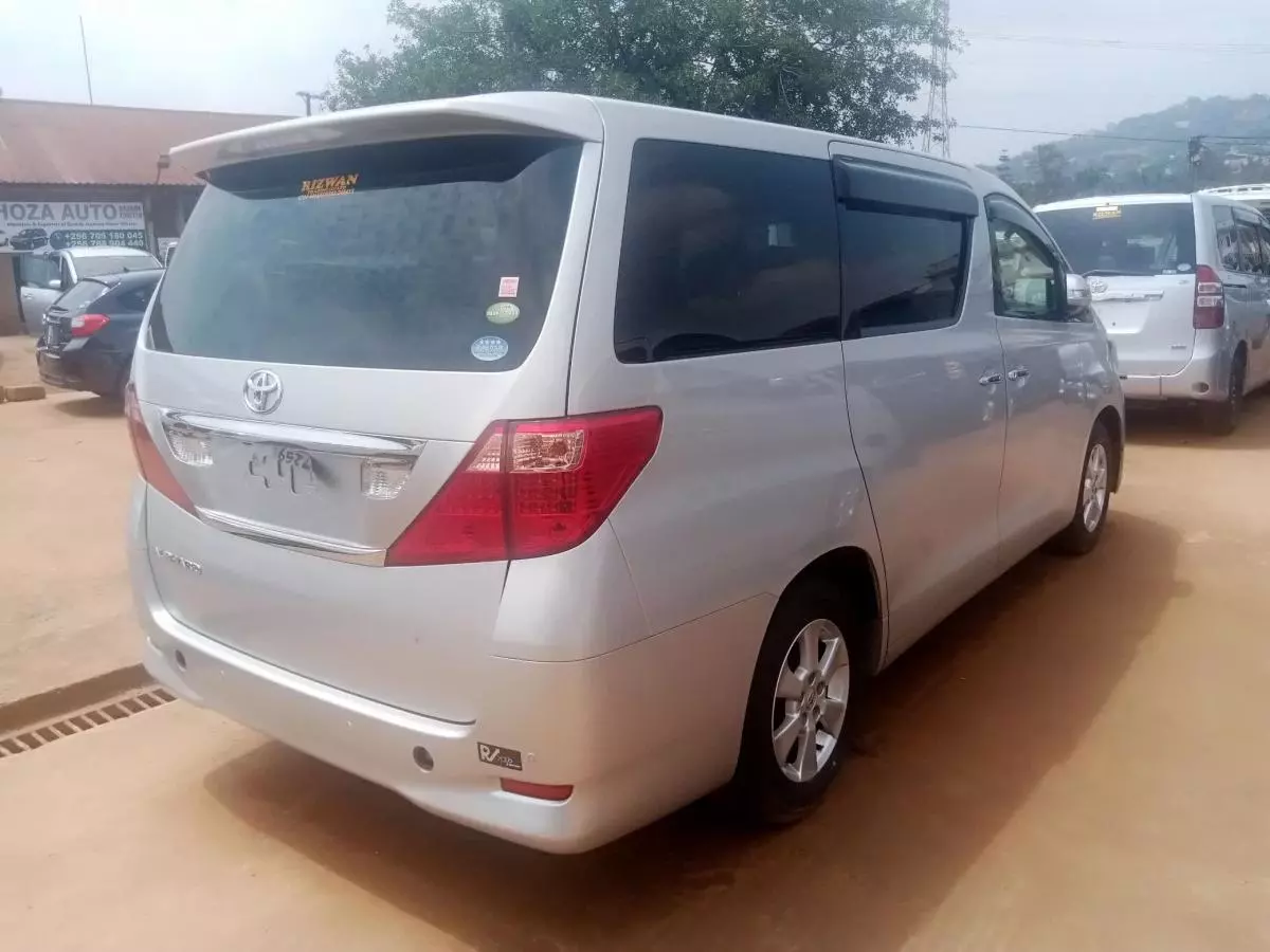 Toyota Alphard   - 2011