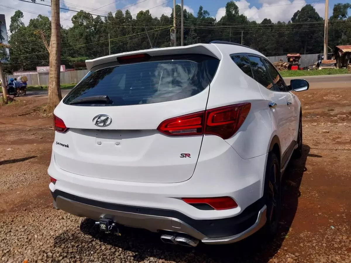 Hyundai Santa Fe   - 2017