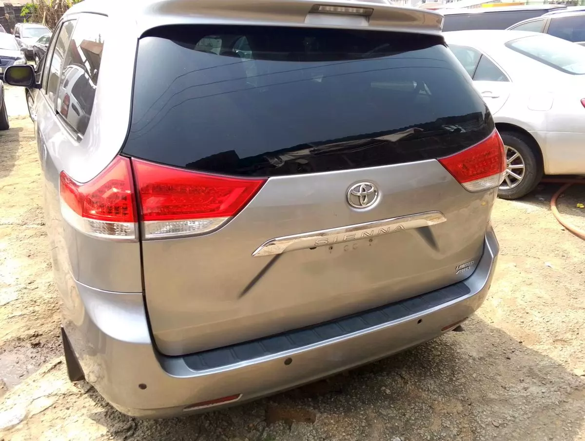 Toyota Sienna   - 2012