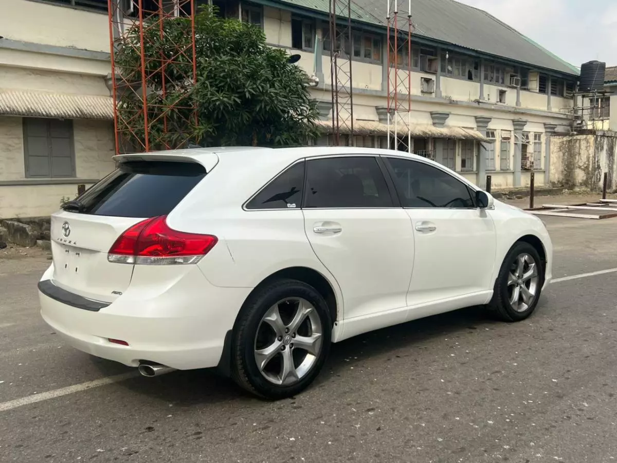 Toyota Venza   - 2011