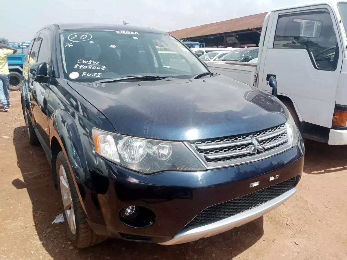 Mitsubishi OUTLANDER - 2005