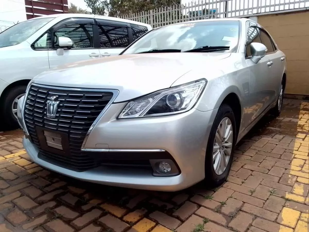 Toyota Crown   - 2014