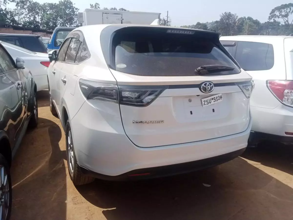 Toyota Harrier   - 2016