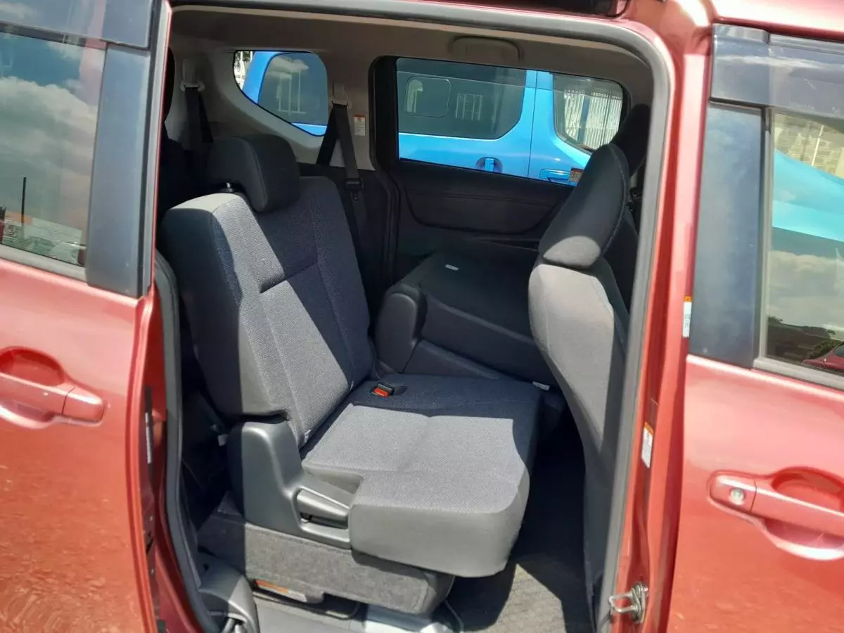 Toyota Sienta - 2016