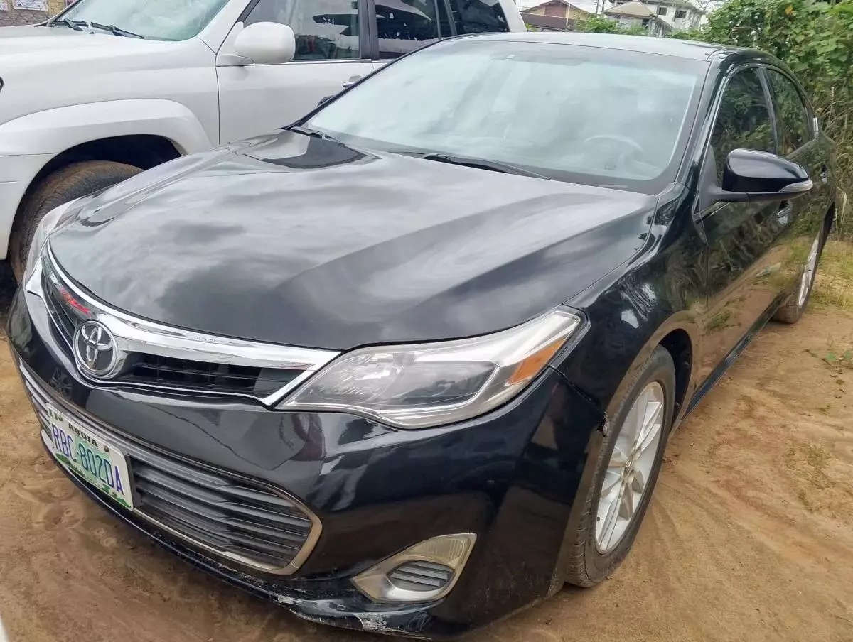 Toyota Avalon   - 2013