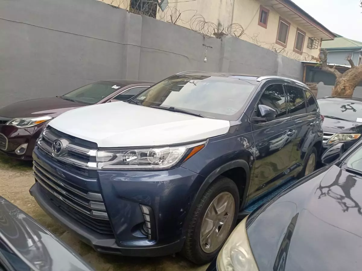 Toyota Highlander   - 2015