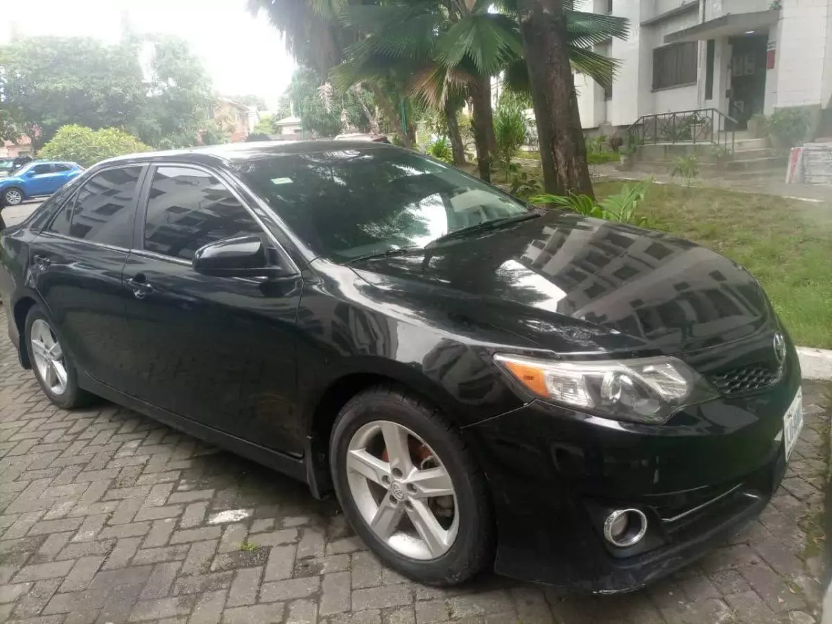 Toyota Camry - 2012