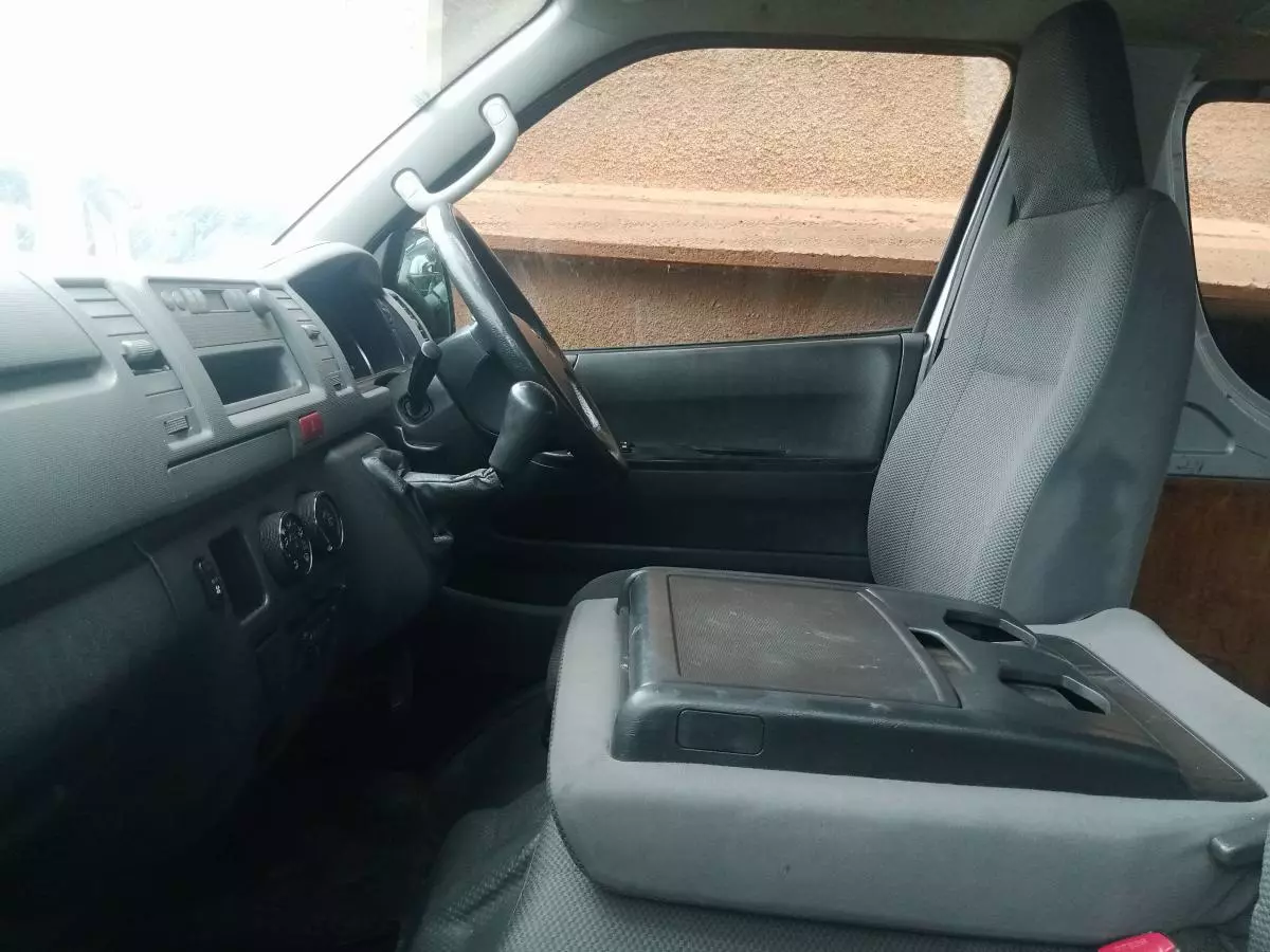 Toyota Hiace   - 2014