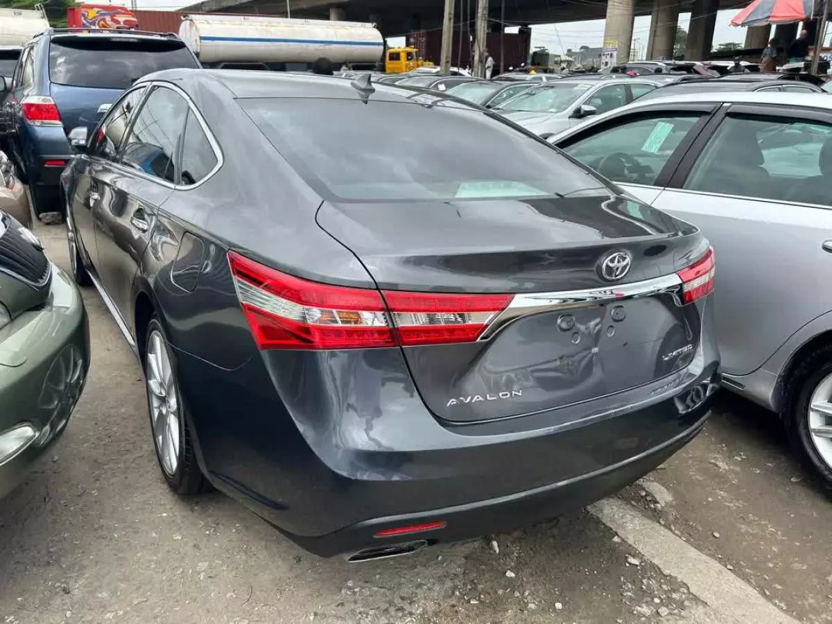 Toyota Avalon   - 2014