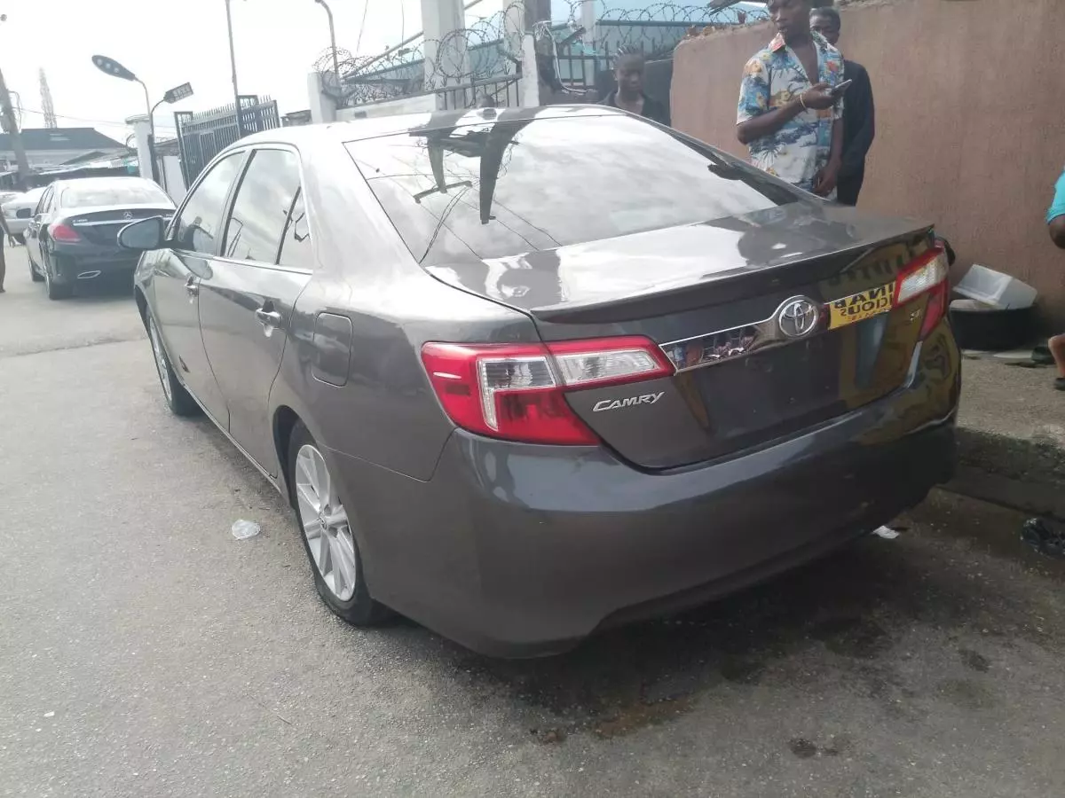 Toyota Camry   - 2012