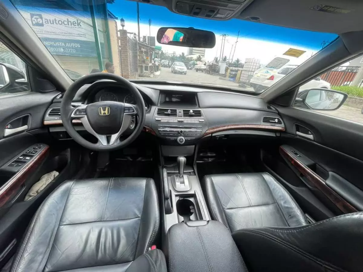 Honda Crosstour - 2010