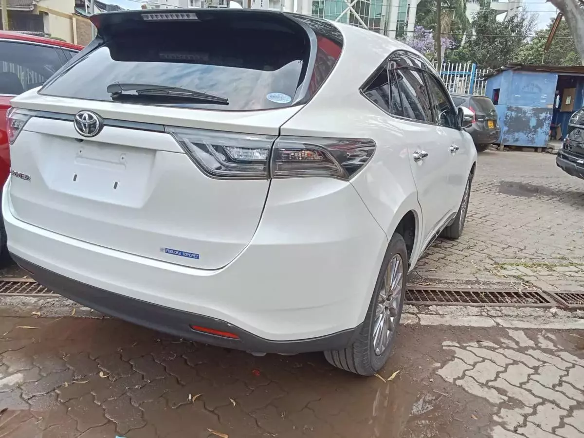 Toyota Harrier   - 2017